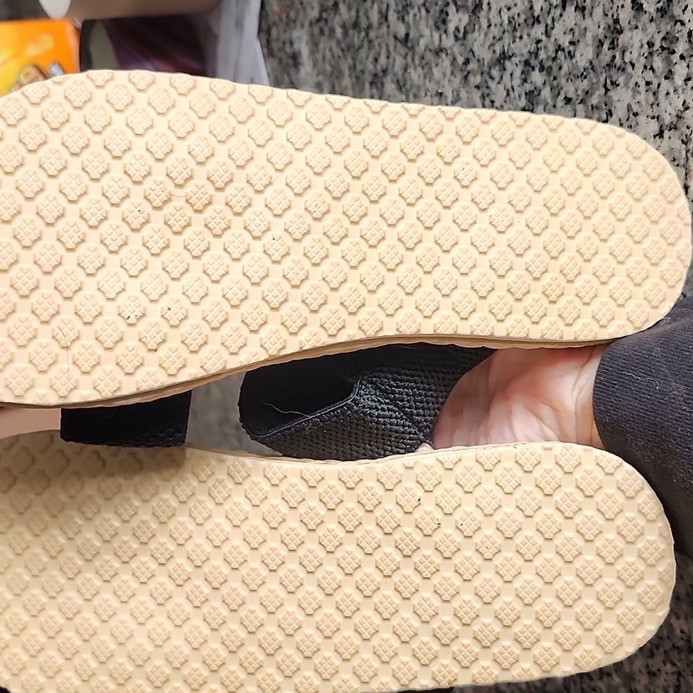 Shoes - Picture 4 of 4